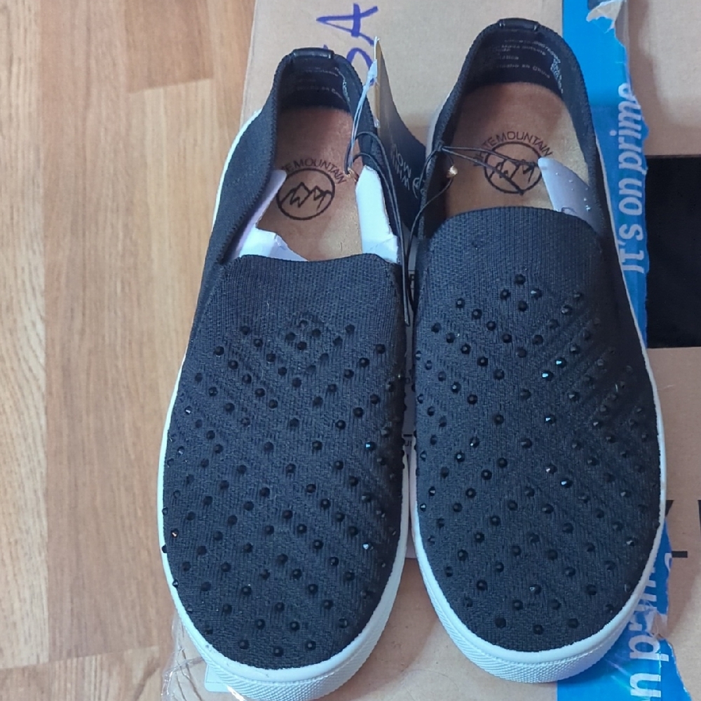 White Mountain Black Slip-On Shoes